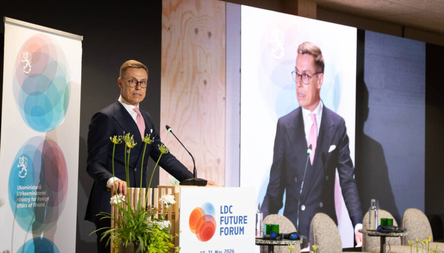 President Alexander Stubb speaking to the audience from the podium.